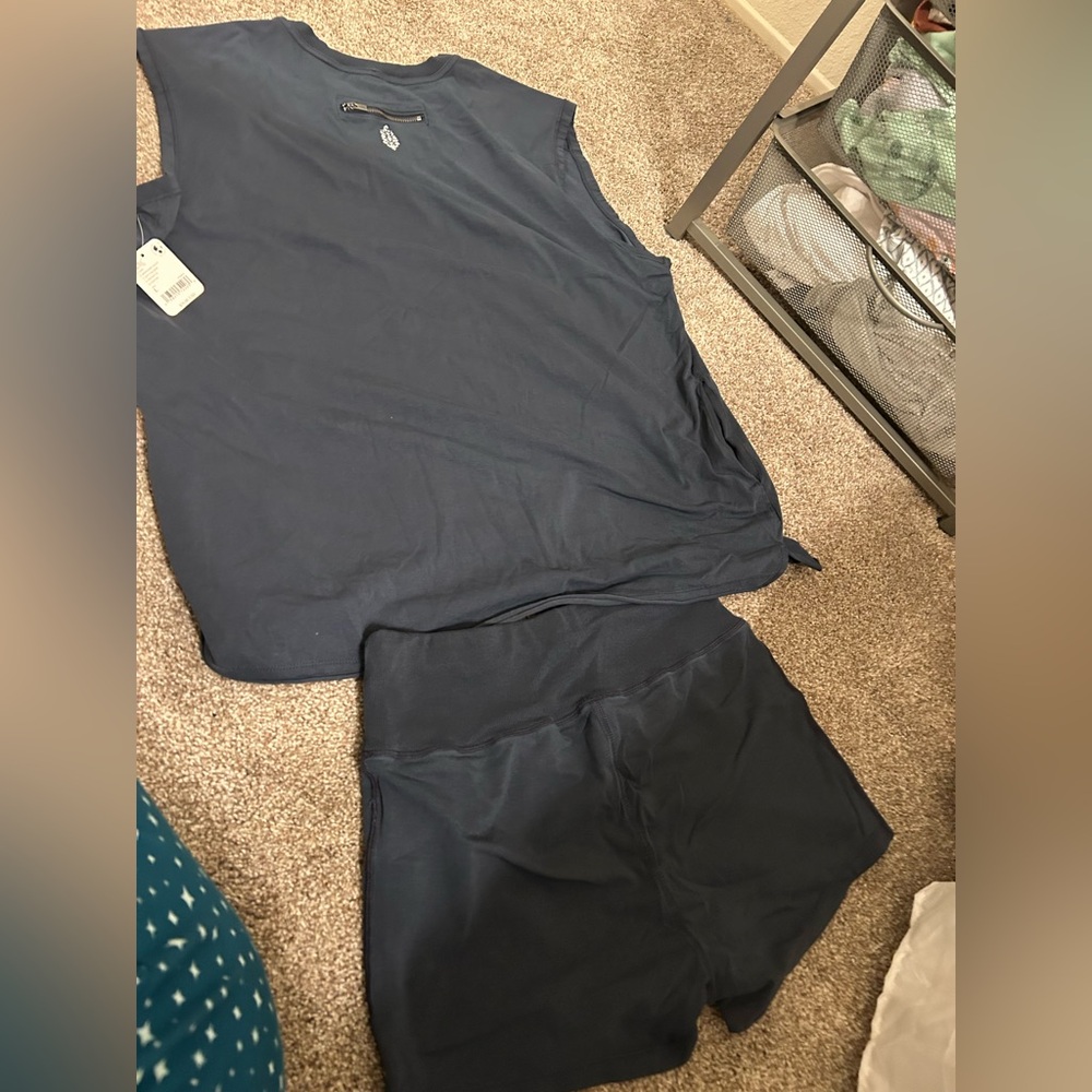 NWT Free People Movement Hot Shot Micro Set! - Picture 3 of 3